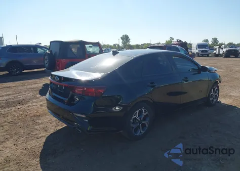 2021 Kia Forte Lxs z USA, uszkodzony, nr VIN 3KPF24AD8ME362197